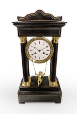Insolito orologio a pendolo a