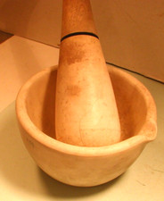 Mortaio e pestello in marmo