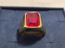 ANELLO DA UOMO PIETRA ROSSA RETTANGOLARE BRILLANTE MONTATURA A FASCIA COLORE ORO