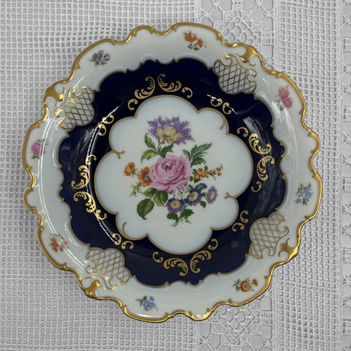 Elegante piatto in - 🌸,