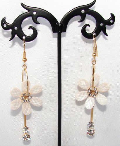 Orecchini lunghi fiori - orecchini, bianco