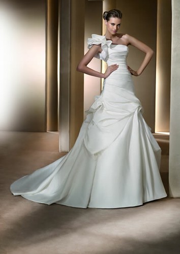 Pronovias wedding dress - pronovias,