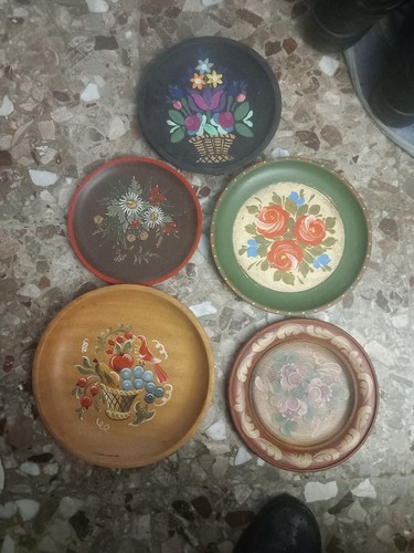 Set tirolese dipinto come - set,