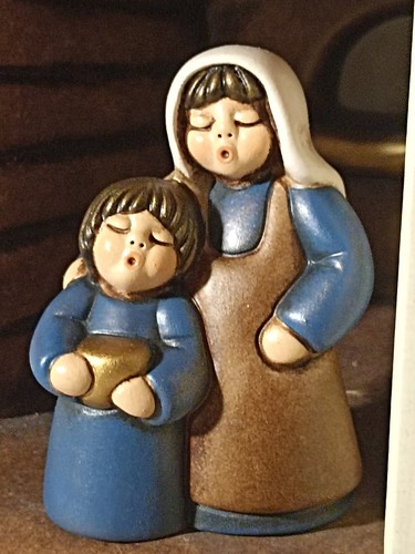 Donna con bimba presepe - con,