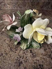 Portacandele con fiori in