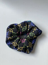 Scrunchies per capelli per rendere carina una semplice coda di cavallo