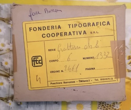 Caratteri tipografici - , in