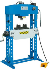 Pressa idraulica con comando