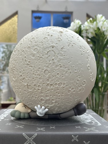 Kaws holiday big moon - kaws,