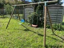 Altalena doppia da giardino in legno con seggiolini in plastica