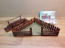 Presepe–Diorama - Staccionata con animali da cortile  20x18x18, per statue h.8-9