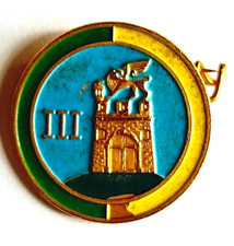 MO545 METAL BROOCH III