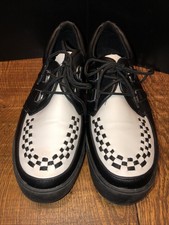 T.U.K. Scarpe sneakers uomo D-Ring Creeper bianche e nere taglia 9