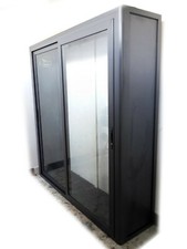 VETRINA TELAIO DI ALLUMINIO COMPLETA DI PORTE SCORREVOLI CON VETRI PARETE FORATA
