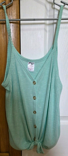 Boundaries neck - no, v-neck