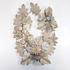 Ghirlanda artigianale, corona, composizione floreale in lamierino