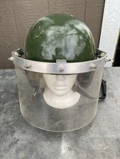 Casco antisommossa verde