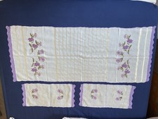 Tovaglia tre pezzi ricamata