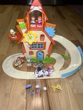 Tickety Toc Clockhouse e Pufferty il Treno + Playset Personaggio Tommy Ritirato