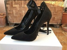 DECOLTÈ CON TACCO A SPILLO E LACCI