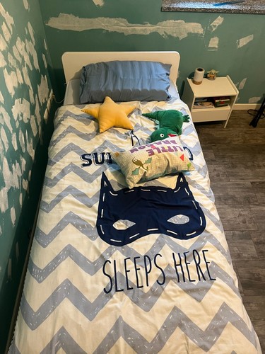 Letto singolo bianco con