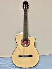 Chitarra acustica classica