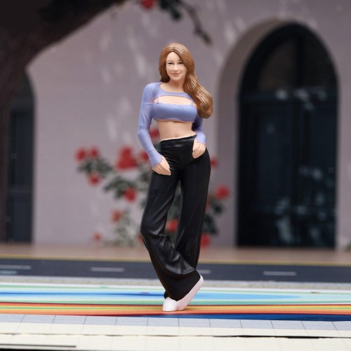 Figura miniatura di - in,