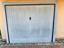 porta basculante garage. pronta per il ritiro