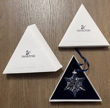 Ornamento annuale fiocco di