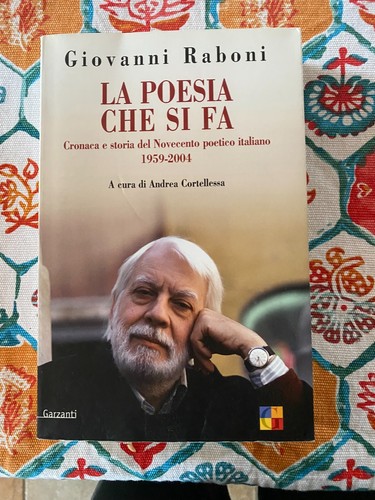 Poesia che critica e - si, fa.
