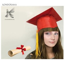 Cappello laurea con pergamena