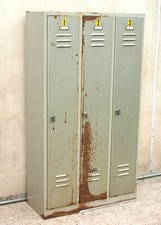 ARMADIETTO METALLICO DA SPOGLIATOIO IN STILE INDUSTRIALE 3 SCOMPARTI