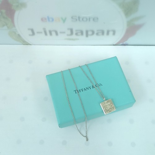 Collana quadrata con ciondolo