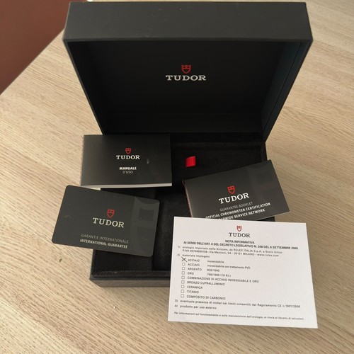 Tudor black bay pro heritage - tudor,