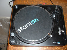 Stanton T.62 M2 Giradischi per DJ con Tappetino in Feltro con Coperchio Antipolvere Non Testato
