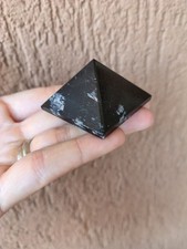 Minerali *** PIRAMIDE IN TORMALINA NERA