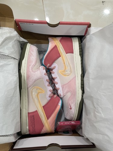 Nike social status - social,