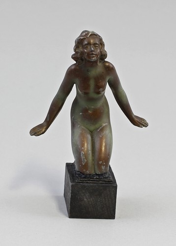 9138028 scultura femminile - scultura,