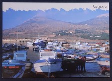 Italia Sicilia - Isola di Favignana, porto peschereccio e Monte S. Caterina