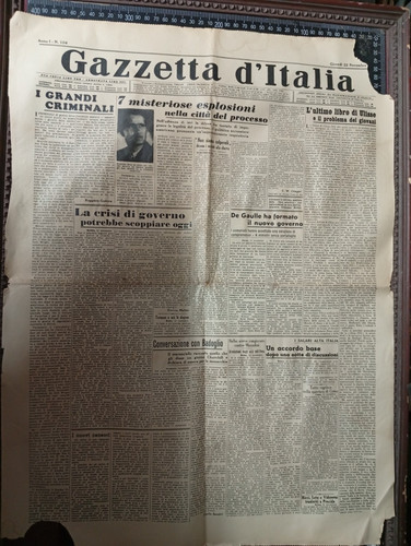 Vecchio foglio giornale - foglio,