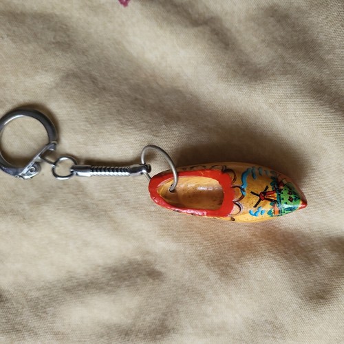 Vintage old keyring wood - keyring,