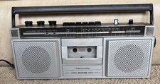 Vintage Realistic Brand AM/FM