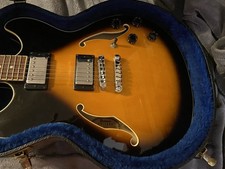 Chitarra elettrica semivuota