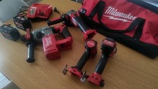 Milwaukee M18 FUEL Kit Attrezzi Completo Di Batterie Caricabatterie e Borsone 