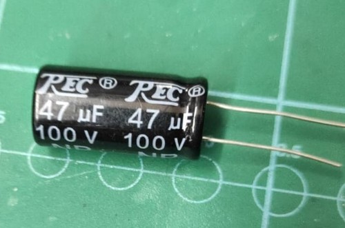 Condensatore microfarad 100 - 47,