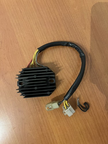 Regolatore tensione voltage - regolatore,
