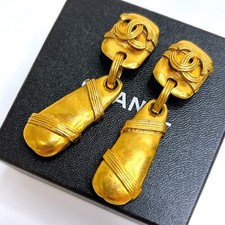 Orecchini CHANEL placcati oro logo CC altalena quadrata vintage 94A clip GIAP...