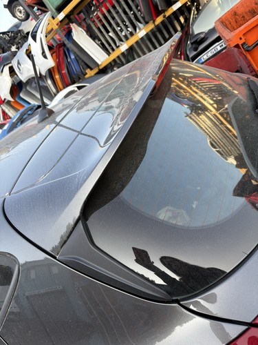Spoiler posteriore magnetico