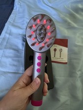 Pettine laser a luce rossa. Ottimo per aiutare con la crescita e la caduta dei capelli.