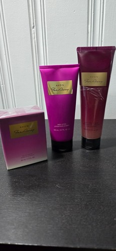Avon far away set - far,
